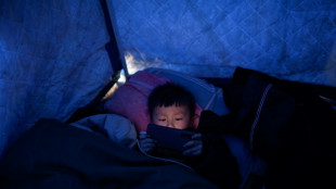 Carrera contrarreloj en China para alojar a afectados por sismo en plena ola de fr&iacute;o