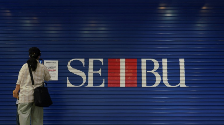 Besch&auml;ftigte der japanischen Warenhauskette Seibu streiken - erstmals seit 1962 