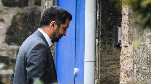 Primeiro-ministro pr&oacute;-independ&ecirc;ncia da Esc&oacute;cia renuncia