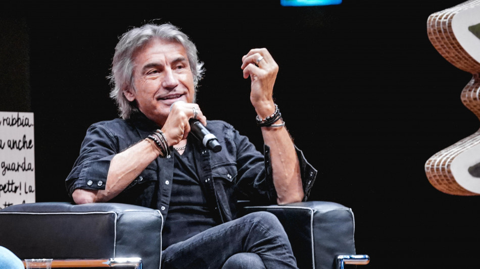 Ligabue, 'mai visti tempi duri cos&igrave; in sei decenni di vita'