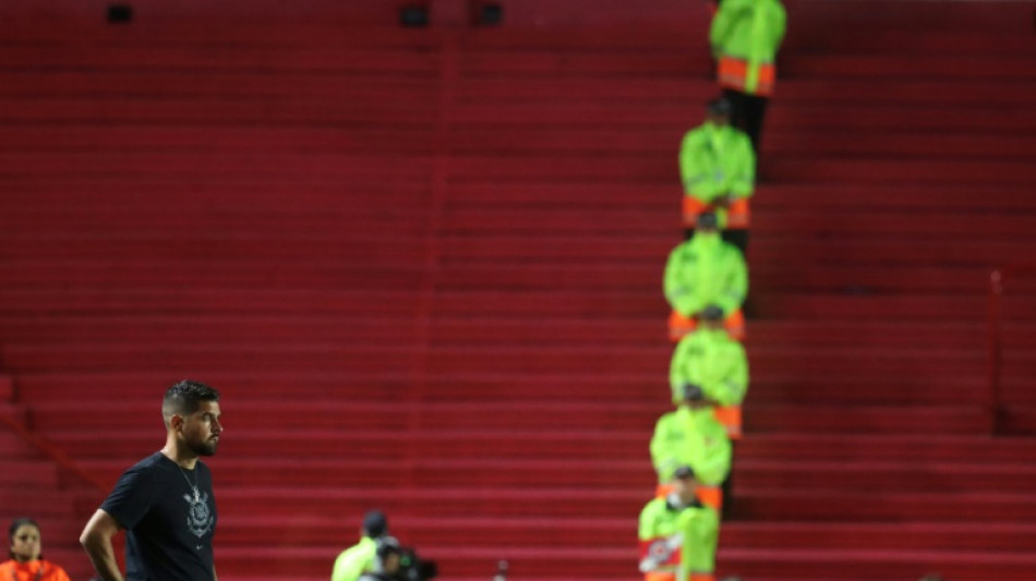 Corinthians anuncia demiss&atilde;o do t&eacute;cnico portugu&ecirc;s Ant&oacute;nio Oliveira