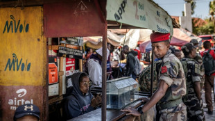 A Madagascar sous r&eacute;gime militaire, f&ecirc;te lucide et cour aupr&egrave;s du nouvel homme fort