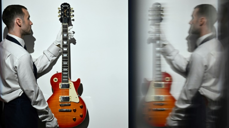 Gitarre von Oasis-Mitglied Noel Gallagher f&uuml;r 132.000 Pfund versteigert