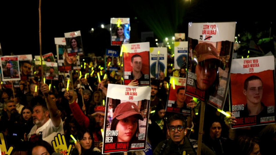 'Liberem os ref&eacute;ns', exigem milhares de israelenses em protesto no Parlamento em Jerusal&eacute;m