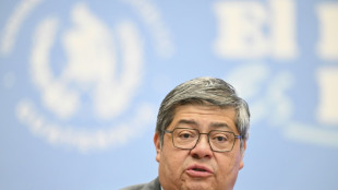 El presidente de Guatemala consigue "ox&iacute;geno" al destituir a un ministro por la fuga de pandilleros