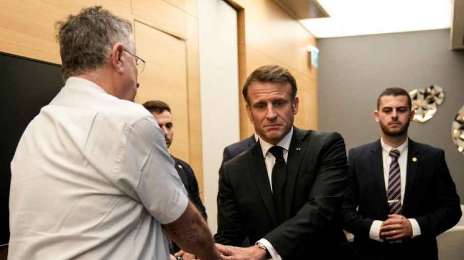 Isra&euml;l et la France "li&eacute;s par le deuil", dit Macron &agrave; Tel-Aviv