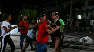 La energ&iacute;a vuelve en La Habana, las protestas continuaban la noche del s&aacute;bado