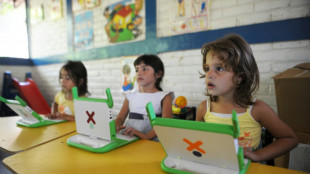 La militar ministra de Educaci&oacute;n de El Salvador ordena "disciplina" en las escuelas