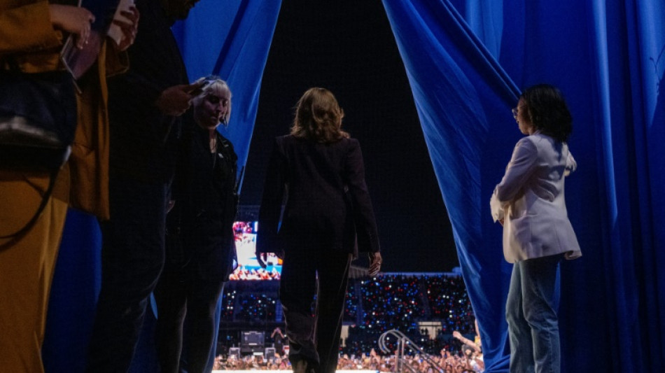 Kamala e Trump percorrem estados-chave para tentar inclinar a balan&ccedil;a