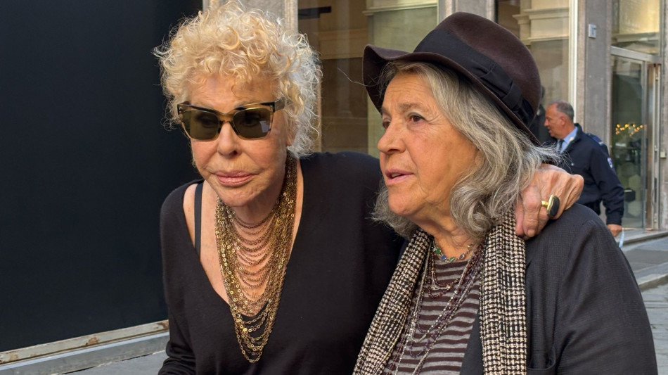 25 aprile: Vanoni canta davanti al Piccolo Teatro