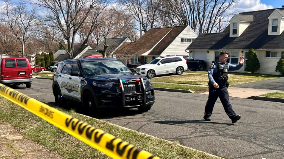 Pol&iacute;cia captura suspeito de matar tr&ecirc;s pessoas em ataques armados nos EUA