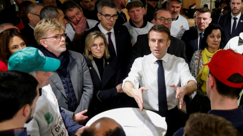 Macron inaugura el sal&oacute;n de la agricultura en Par&iacute;s entre peleas, insultos y promesas