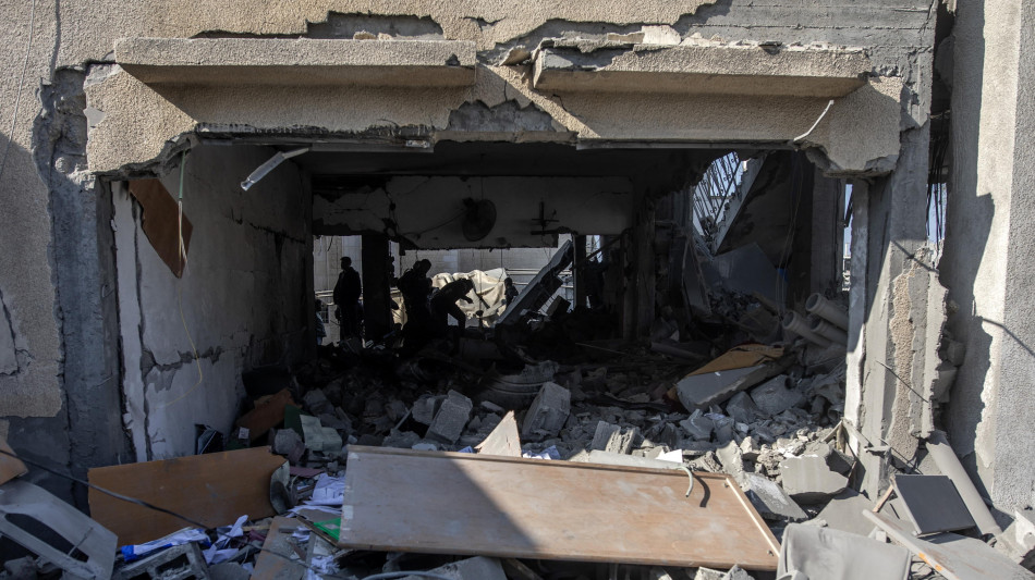 Al Jazeera, almeno 63 i morti in ondata di raid a Gaza