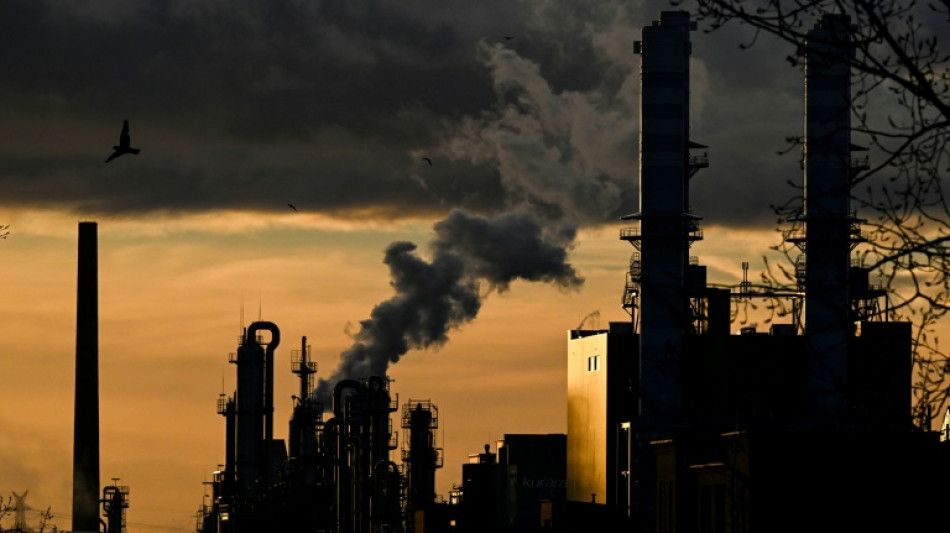 Industrie erh&auml;lt minimal mehr Auftr&auml;ge im November 