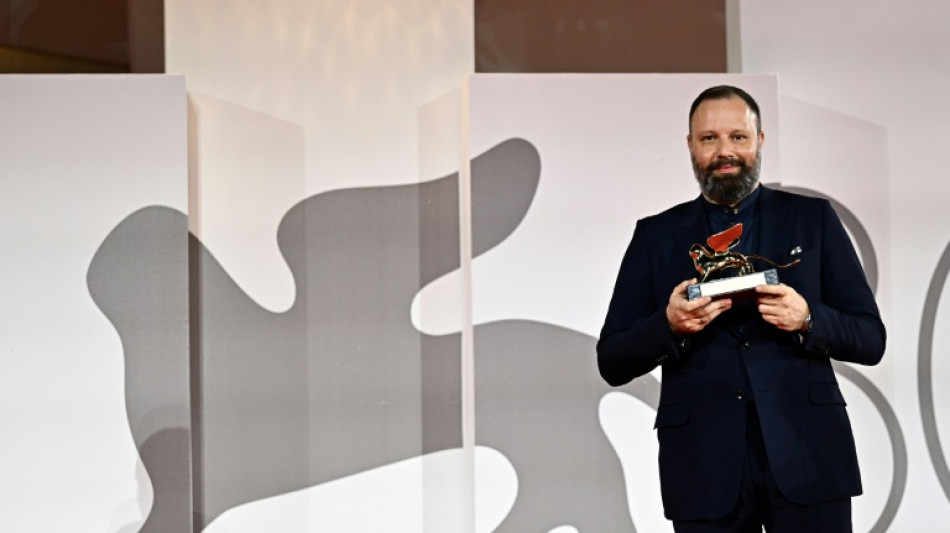 Le&oacute;n de Oro para "Pobres criaturas" de Yorgos Lanthimos, una comedia feminista y disparatada