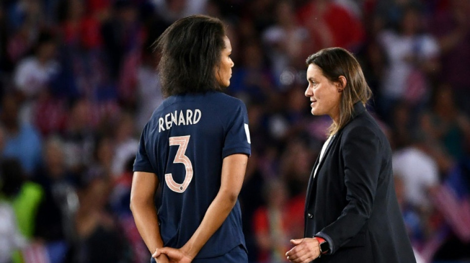 Bleues: Corinne Diacre face &agrave; l'insoutenable pression de ses cadres