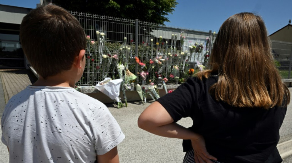 Nogent: reprise des cours et minute de silence après le meurtre d'une surveillante