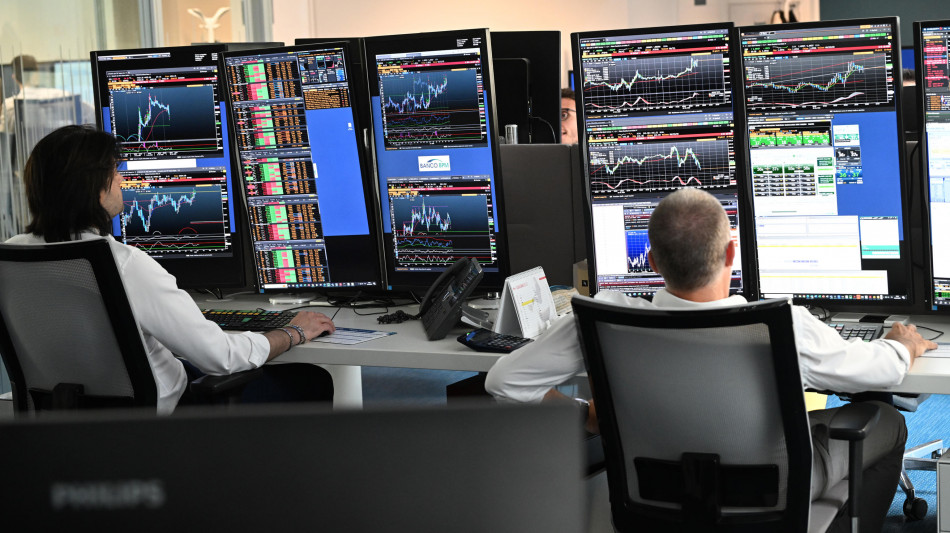 Borsa: Milano sulla parit&agrave;, le banche guardano alla manovra
