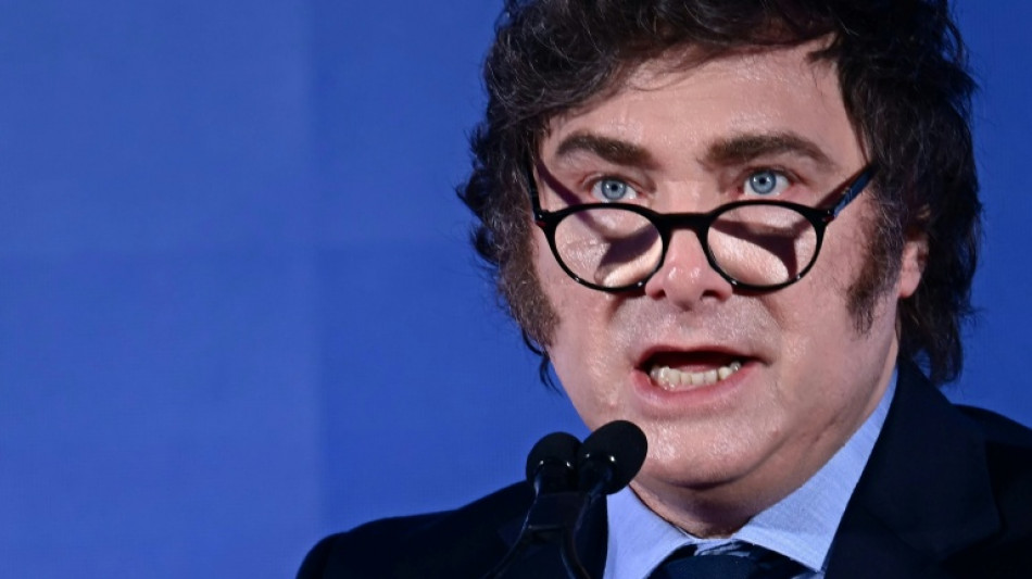 Decreto de Milei que limita direito &agrave; greve &eacute; acusado de inconstitucionalidade