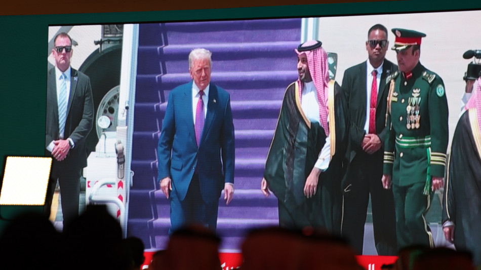 Trump e bin Salman firmano un accordo economico strategico