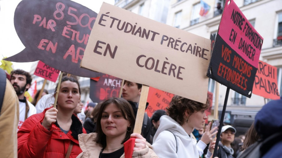 Pr&eacute;carit&eacute; des &eacute;tudiants: 35.000 boursiers en plus et montants revaloris&eacute;s