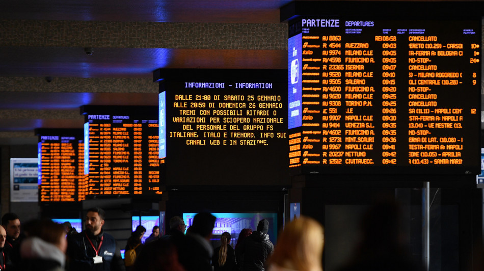 Domani trasporti a rischio, sciopero per treni e bus
