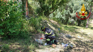 Donna e bimbo di 10 anni cadono in pozzo, piccolo &egrave; morto