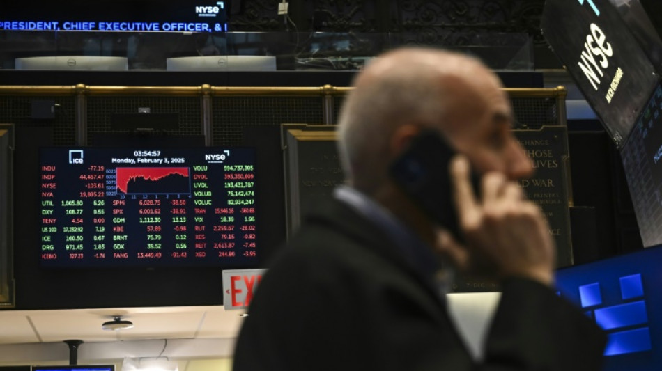 Wall Street ouvre en baisse, entre r&eacute;sultats d'entreprises et tensions commerciales