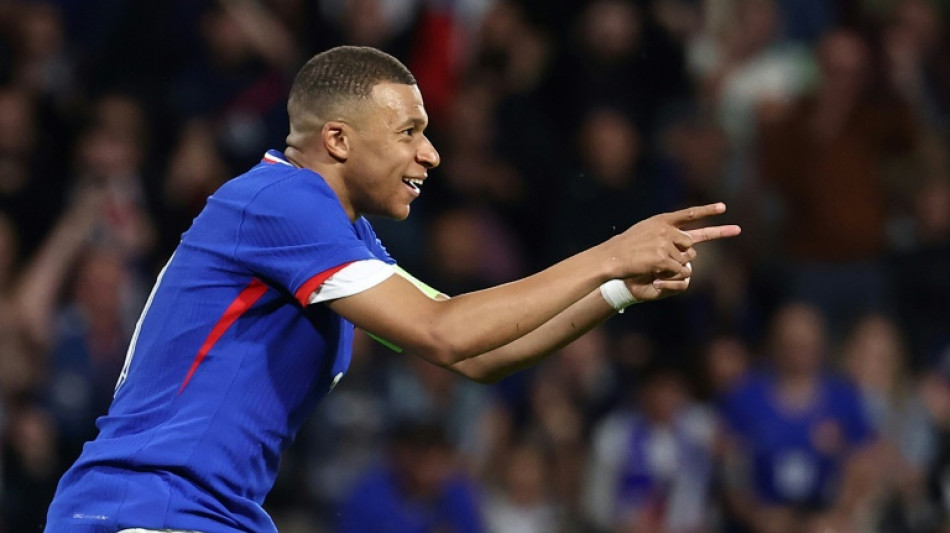 Foot: Les Bleus et Mbapp&eacute; soignent leur moral avant l'Euro   