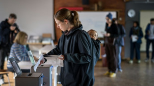 Direita populista anti-UE lidera elei&ccedil;&otilde;es na Su&iacute;&ccedil;a