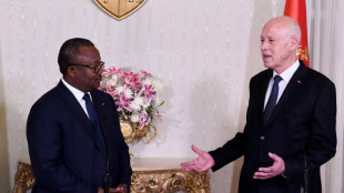 Tunisie: le pr&eacute;sident r&eacute;appara&icirc;t et d&eacute;ment toute vacance du pouvoir