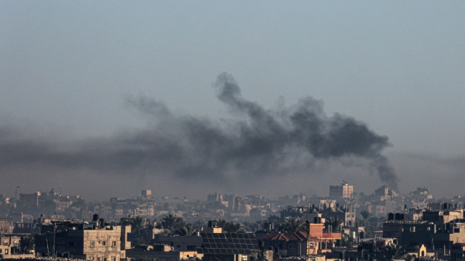 Israel segue bombardeando Gaza e diz que n&atilde;o vai parar at&eacute; 'desmilitarizar' o territ&oacute;rio