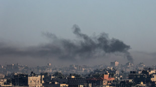 Israel segue bombardeando Gaza e diz que n&atilde;o vai parar at&eacute; 'desmilitarizar' o territ&oacute;rio