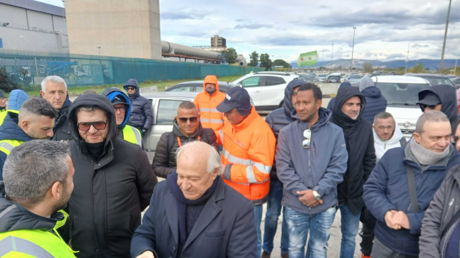 Solidariet&agrave; vescovo di Nola a lavoratori Stellantis Trasnova