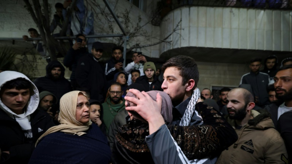 Novos ref&eacute;ns s&atilde;o libertados antes de prorroga&ccedil;&atilde;o da tr&eacute;gua entre Israel e Hamas