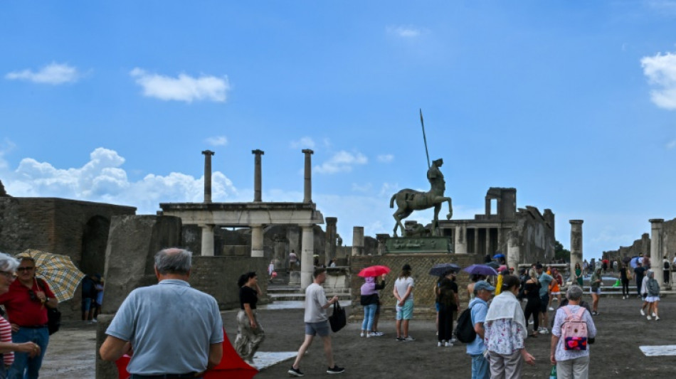 La IA ayuda a leer un antiguo pergamino calcinado por la erupci&oacute;n del Vesubio