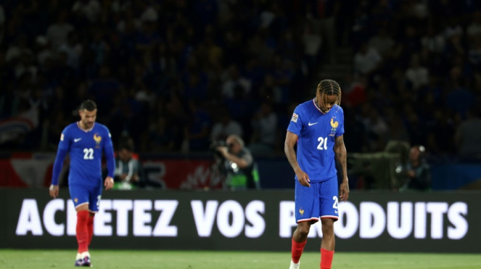 Foot: les Bleus humili&eacute;s par l'Italie et en plein marasme 