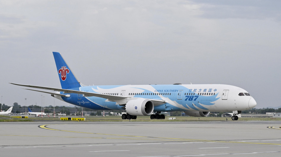 Media Cina, cancellati oltre il 40% dei voli per il Giappone