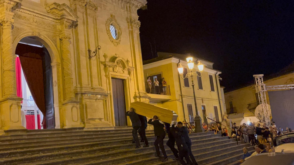 Aperta camera ardente per Pippo Baudo a Militello