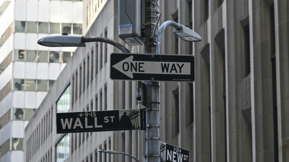 Wall Street sufre fuerte ca&iacute;a por temores sobre econom&iacute;a de EEUU y declaraciones de Trump