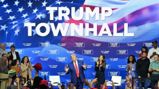 Harris questiona sa&uacute;de mental de Trump ap&oacute;s recital de can&ccedil;&otilde;es em ato eleitoral