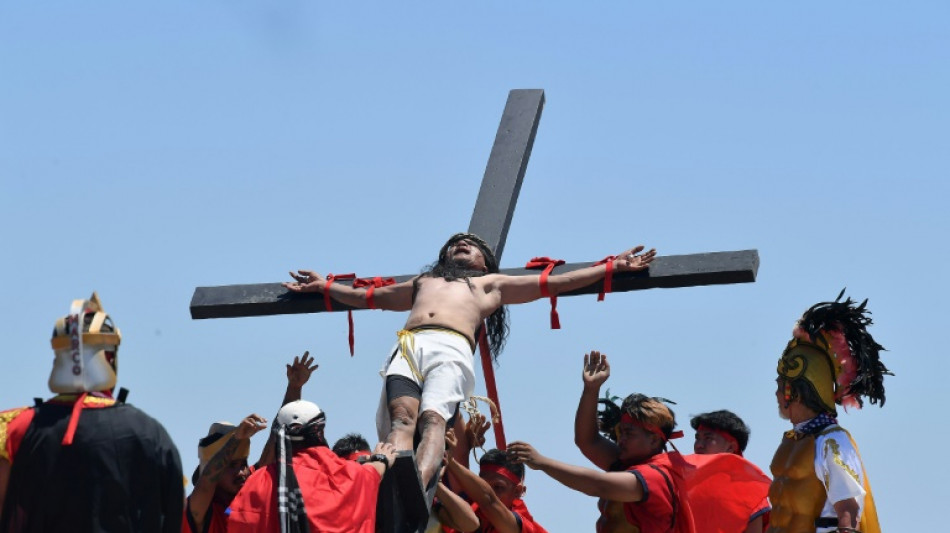 El "Jes&uacute;s" habitual en una aldea filipina vive su &uacute;ltima crucifixi&oacute;n