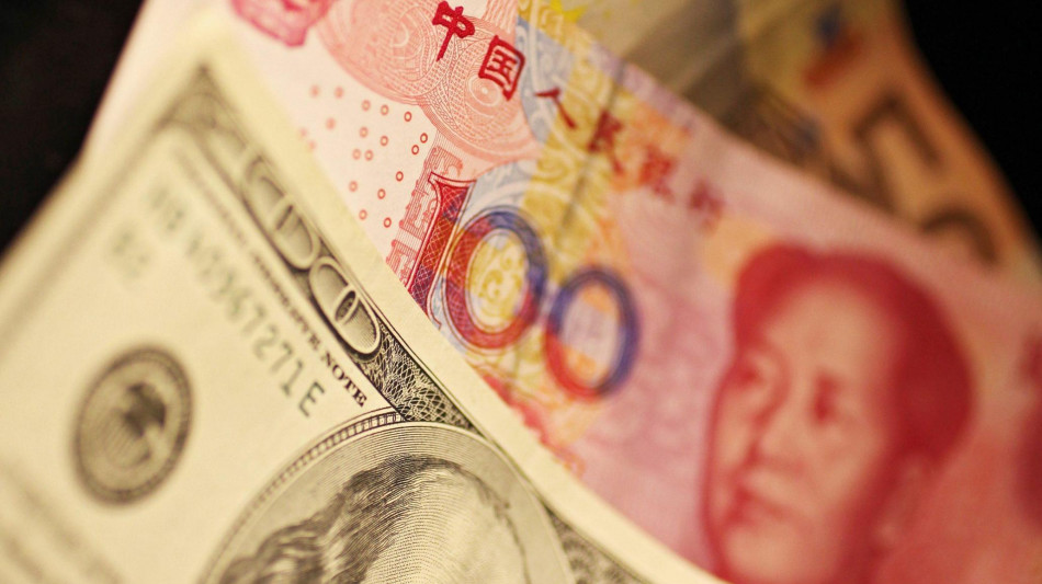 L'euro &egrave; stabile sul dollaro, avanza sullo yen