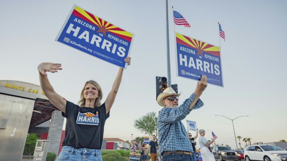 'Pa&iacute;s antes do partido': republicanos do Arizona evocam John McCain em apoio a Harris