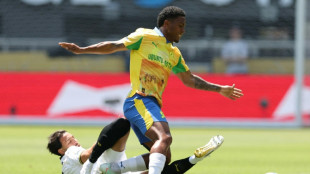 Brasileiro Lucas Ribeiro recebe 4 prêmios do futebol sul-africano