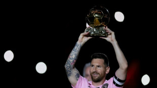 Messi celebra con la afici&oacute;n del Inter Miami su octavo bal&oacute;n de oro