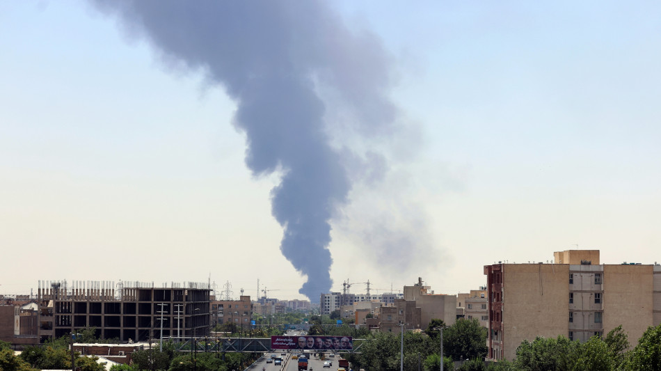 Raid su diverse zone di Teheran