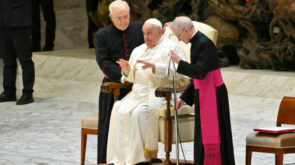 El papa pas&oacute; una "noche tranquila" en el hospital pero cancel&oacute; sus compromisos del fin de semana