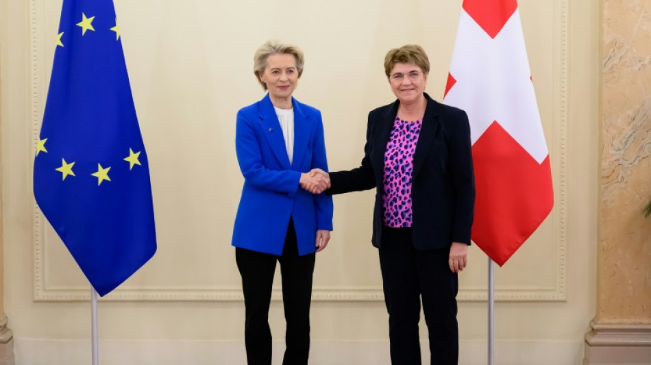 Un accord Suisse-UE "historique" mais d&eacute;j&agrave; critiqu&eacute; dans le pays alpin