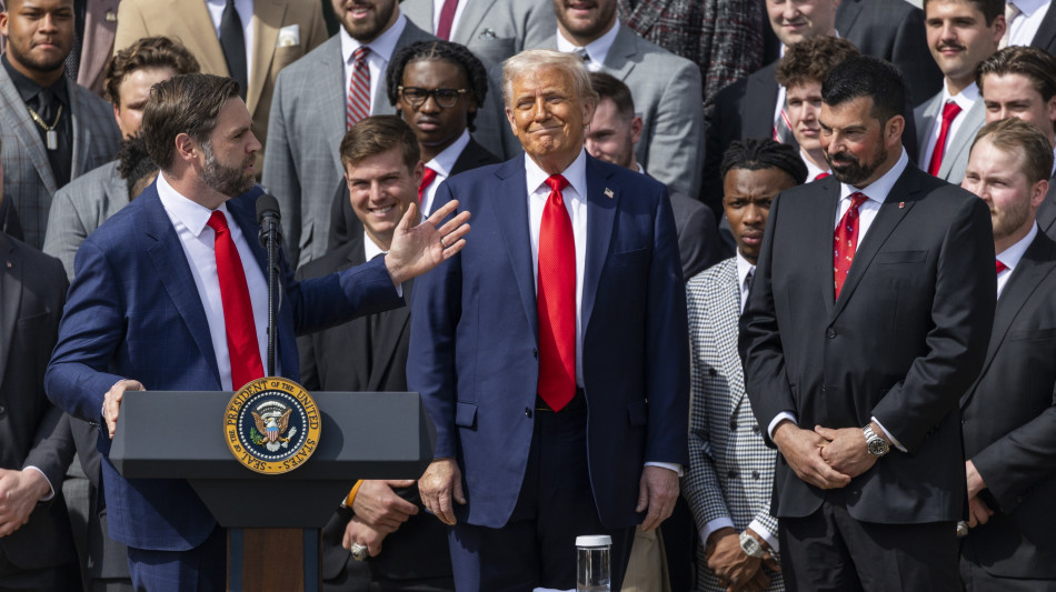 Trump, potremmo volere che paesi scelgano fra Usa e Cina